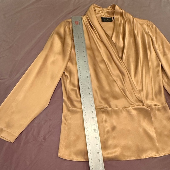 Dana Buchman Gold 100% Silk Cross Front V-neck Blouse Size 12/Large MSRP $325 - Picture 7 of 9